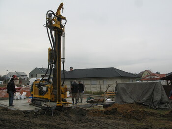 RD Dol&iacute;nek vrtan&aacute; studna